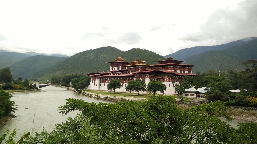 Kiến trúc nào cũng na na nhau. Punakha Dzong